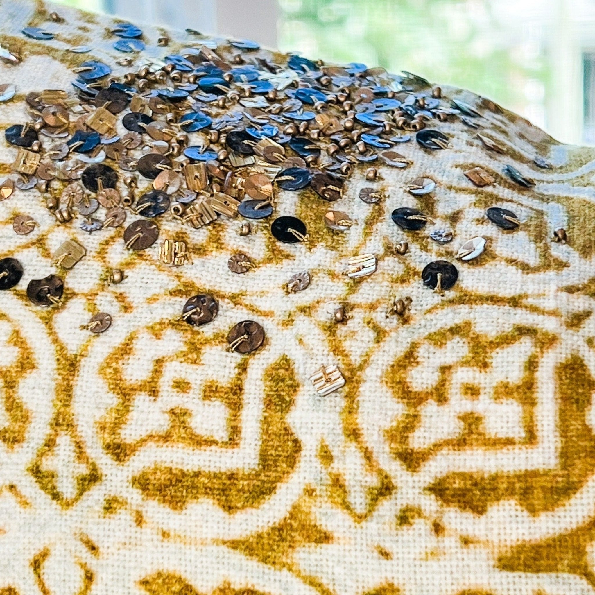 Glam Pillow Cover | Luxury Linen Pillow | 20x20 Pillow Cover | Metallic Pillow | Decorative Pillow | Accent Pillow | Housewarming Gift - DiamondValeDecor